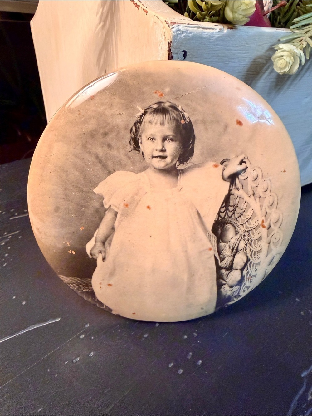 ANTIQUE, CELLULOID PHOTO BUTTON FROM THE EARLY 20TH CENTURY